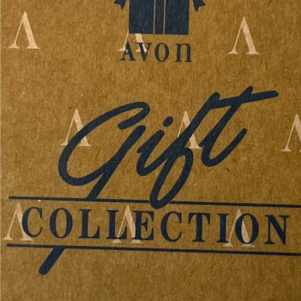 4” AVON TOP HAT SALT‎ AND PEPPER SHAKER SET GIFT COLLECTION SNOWMAN CHRISTMAS.